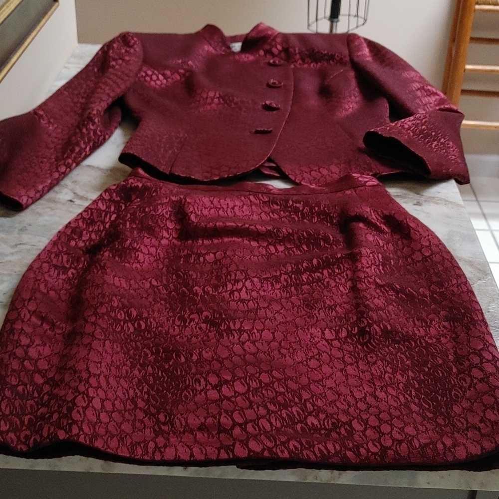 Wool & Silk Brocade Albert Nipon Petite Suit in Burgundy - Picture 14 of 16